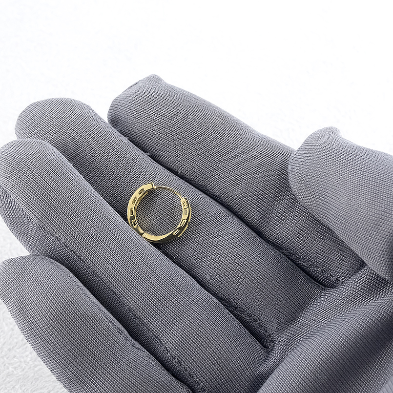 18金 フープピアス ダイヤモンド 0.10ct レディース 片耳 中折れ式 普段使い ゴールド 18k リング ピアス シンプル 人気 あすつく 送料無料 セール saleの画像