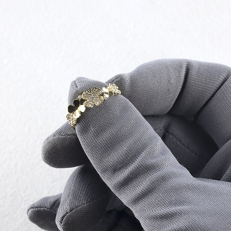 18金 クローバー リング ダイヤモンド レディース 13号 太め お守り 四つ葉 ゴールド 18k 指輪 ピンキーリング 婚約指輪 あすつく 人気 送料無料 セール saleの画像