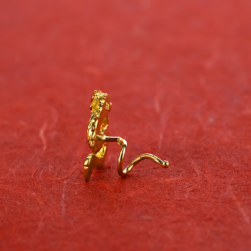 24金 ピアス 純金 龍 メンズ 片耳 装着簡単 金 お守り キャッチのいらないピアス キャッチナッシャー ドラゴン 竜 ゴールド 18k 18金 あすつく 送料無料 saleの画像