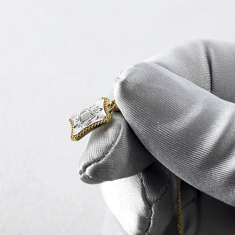 純金 プラチナ ネックレス pt999 レリーフ柄 ペンダントトップ レディース コンビ 金 ゴールド 24k 純プラチナ ハープ トップ ゴールド 送料無料 セール saleの画像