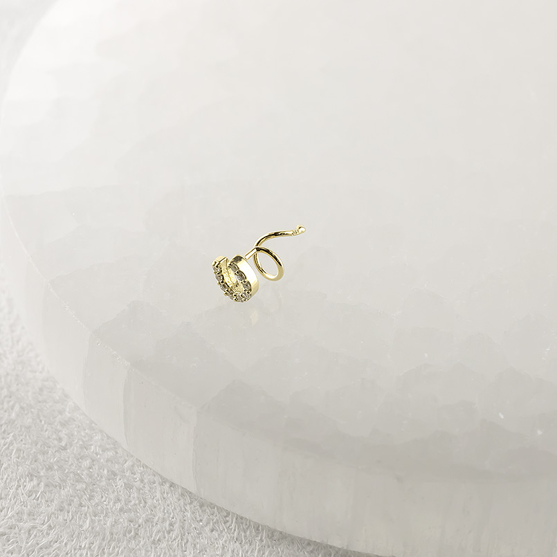 18金 ピアス レディース 馬蹄 ダイヤモンド 片耳 ゴールド 18k つけっぱなし 簡単装着 キャッチのいらないピアス キャッチナッシャー ホースシュー あすつくの画像