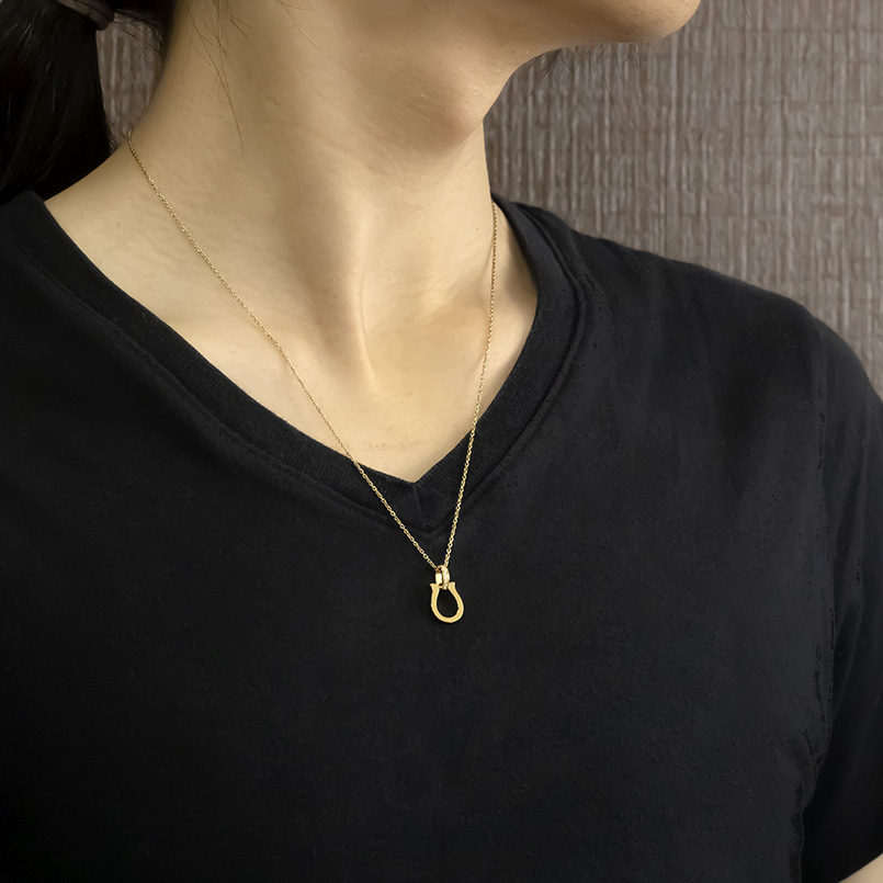 18金 馬蹄 ネックレス ダイヤモンド ペンダントトップ メンズ ホースシュー 蹄鉄 ゴールド 18k シンプル おしゃれ 人気 スタンダード あすつく 送料無料 saleの画像