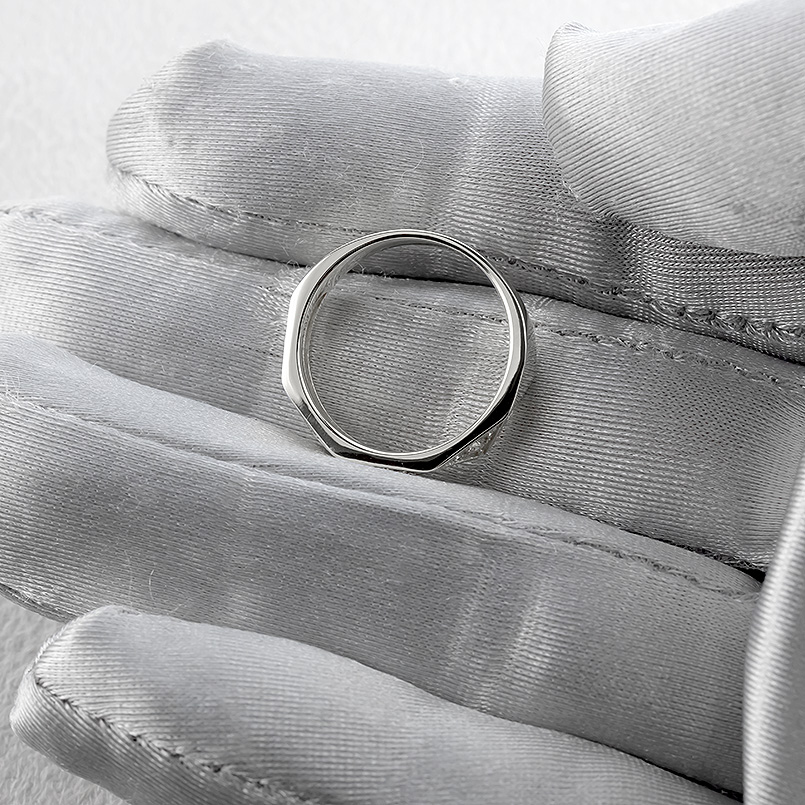 プラチナ リング ダイヤモンド 0.25ct レディース 太め 指輪 pt900 トライアングル ピンキーリング 婚約指輪 シンプル 人気 おしゃれ 送料無料 セール saleの画像