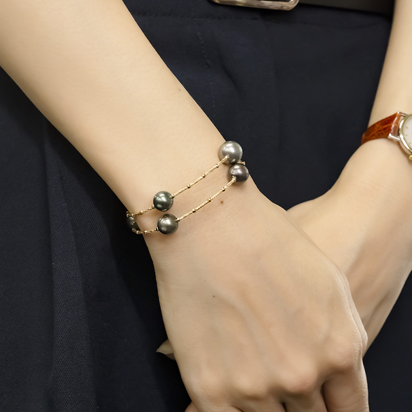 18金 ブレスレット ブラックパール レディース 形状記憶 バングル 簡単着脱 ゴールド 18k 南洋タヒチ黒真珠 イエローゴールドk18 あすつく 送料無料 セール saleの画像
