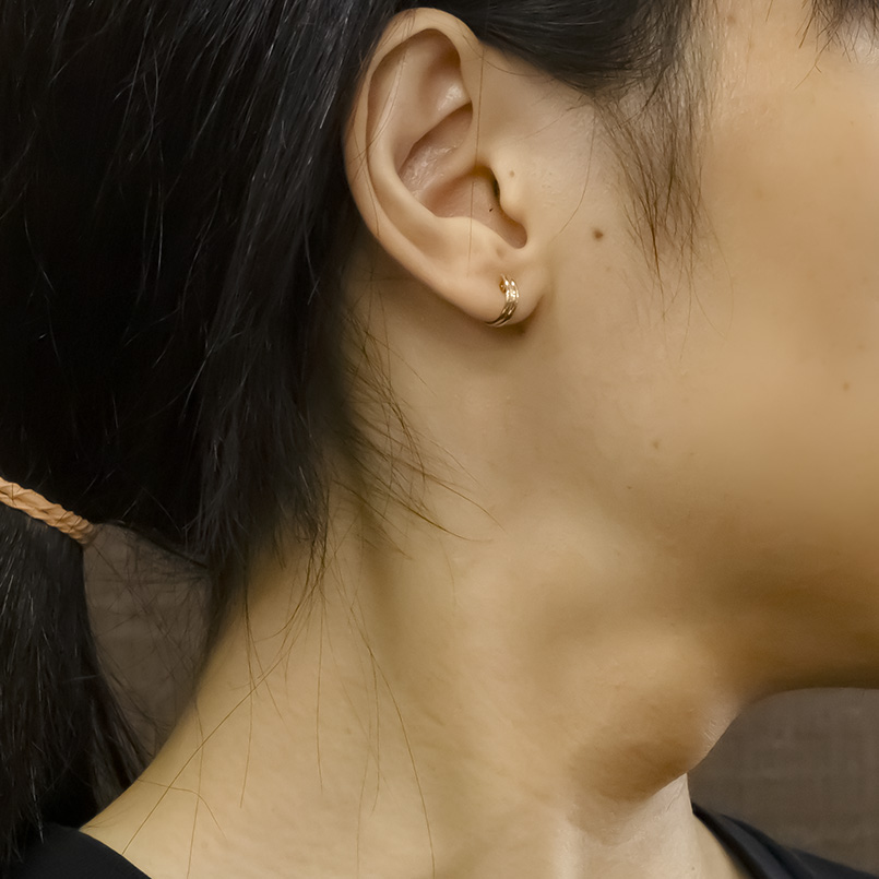 ＊由佳＊18金【1×10mm 定番フープピアス 2ペア】刻印入 新品！ 楽天市場】K18中折れ式ダイヤフープピアス(11mmラウンド、スター