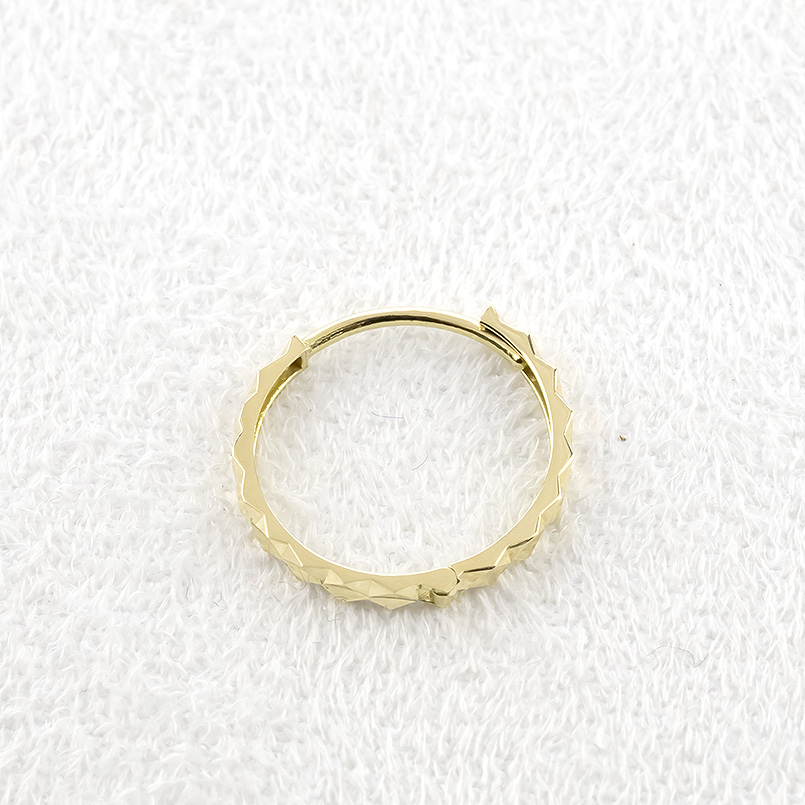 18金 フープピアス 片耳 ピアス ゴールド 18k カット小さめ 華奢 普段使い イエローゴールドk18 シンプル おしゃれ 男女兼用 あすつく 送料無料 セール saleの画像