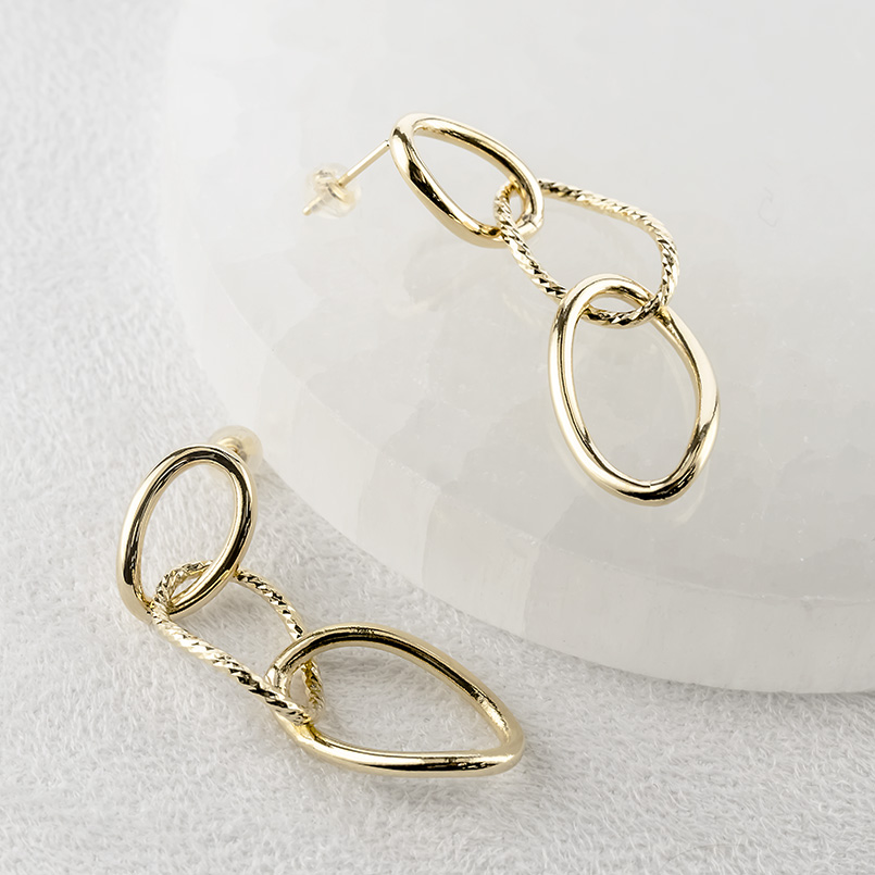 18金 ピアス ロングピアス ペア 大ぶり 揺れる ゆれる ゴールド 18k 中空 軽量 シンプル おしゃれ 人気 あすつく 男女兼用 送料無料 セール saleの画像