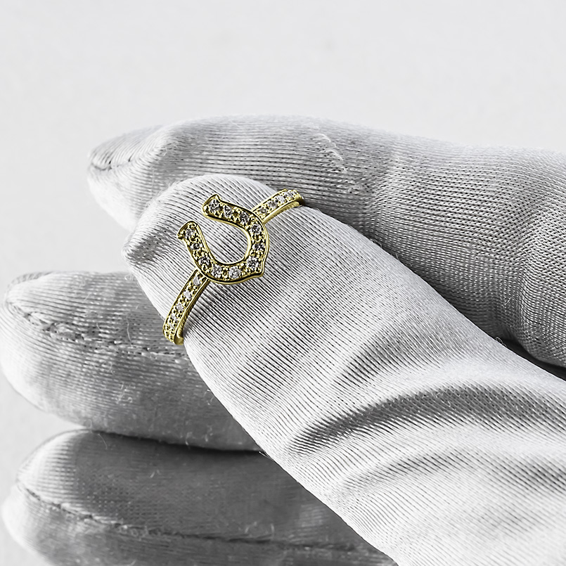 18金 リング 馬蹄 ダイヤモンド 0.18ct レディース お守り 指輪 ゴールド 18K 蹄鉄 ホースシュー ピンキーリング 婚約指輪 シンプル 人気 送料無料 セール saleの画像