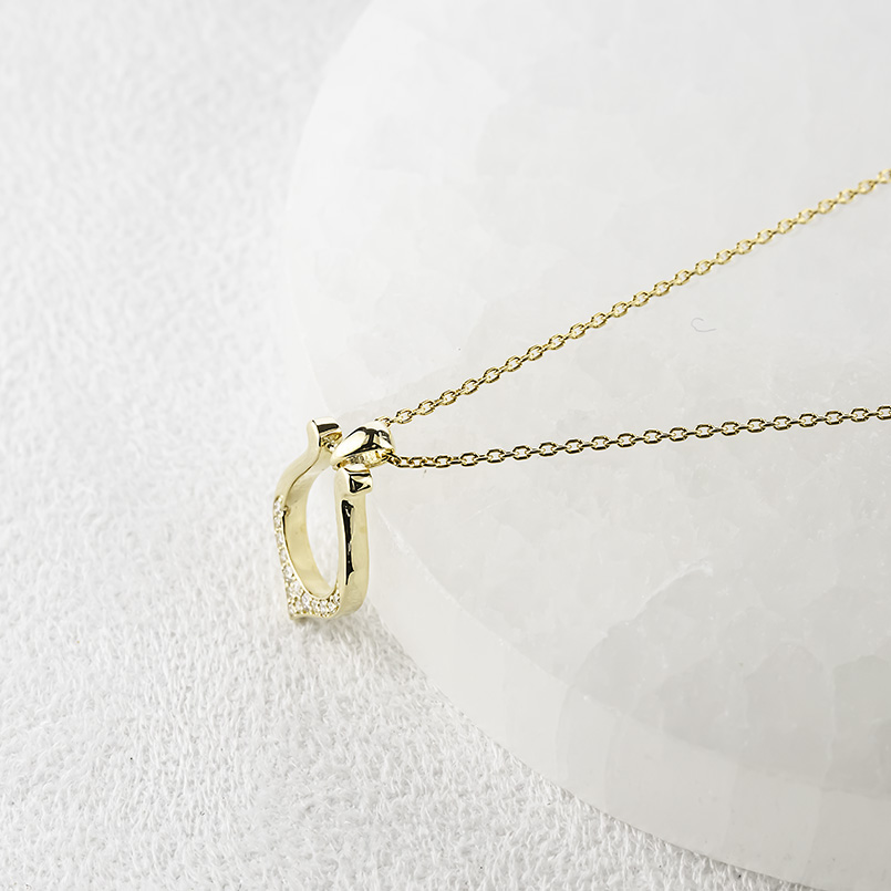 18金 ネックレス 馬蹄 ダイヤモンド ペンダントトップ ゴールド 18k イエローゴールドk18 トップ 蹄鉄 ホースシュー 男女兼用 あすつく 送料無料 セール saleの画像
