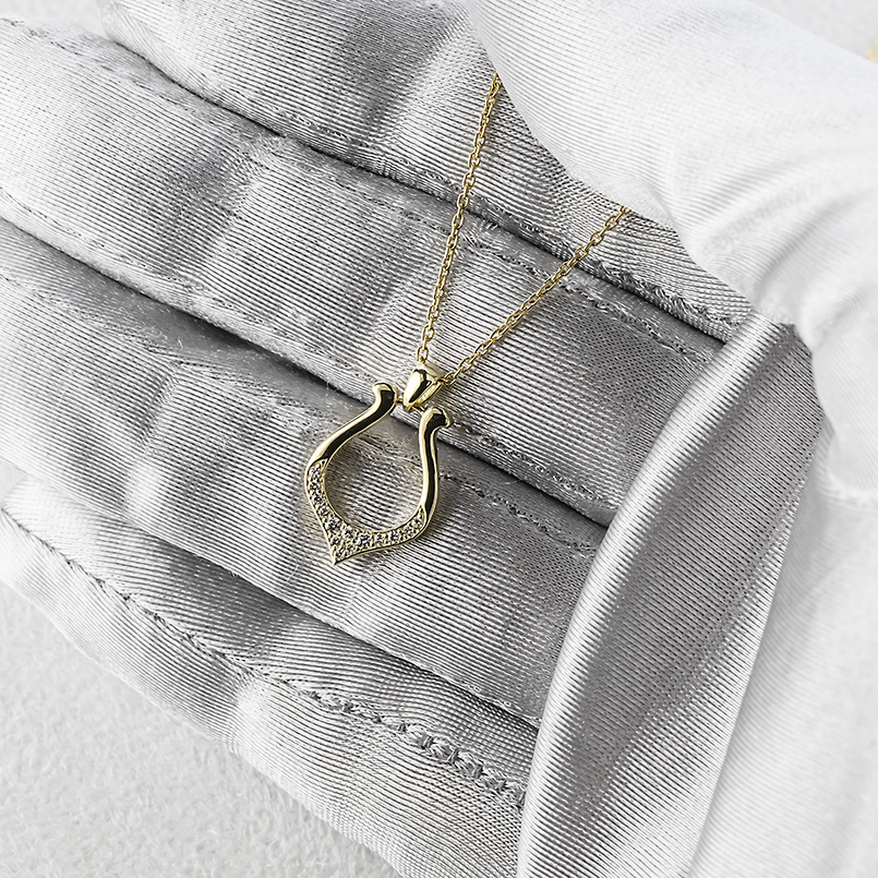 18金 ネックレス 馬蹄 ダイヤモンド ペンダントトップ ゴールド 18k イエローゴールドk18 トップ 蹄鉄 ホースシュー 男女兼用 あすつく 送料無料 セール saleの画像