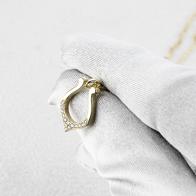 18金 ネックレス 馬蹄 ダイヤモンド ペンダントトップ ゴールド 18k イエローゴールドk18 トップ 蹄鉄 ホースシュー 男女兼用 あすつく 送料無料 セール saleの画像