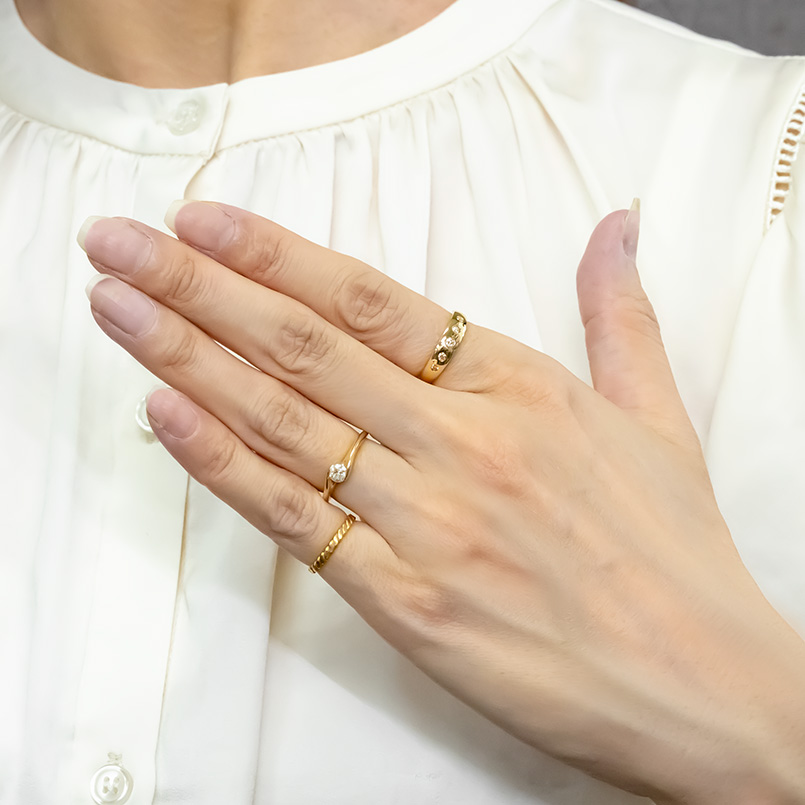 18金 リング ダイヤモンド 0.12ct 12号 甲丸 無垢 レディース 太め ゴールド 18K 指輪 ピンキーリング 婚約指輪 シンプル 人気 あすつく 送料無料 セール saleの画像