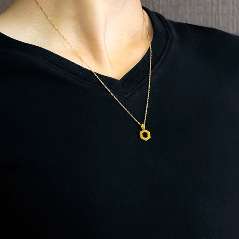 24金 ネックレス 純金 レディース ペンダントトップ 六角形 金 ゴールド 24k ヘキサゴン ミル打ち お守り シンプル 人気 おしゃれ 送料無料 セール saleの画像