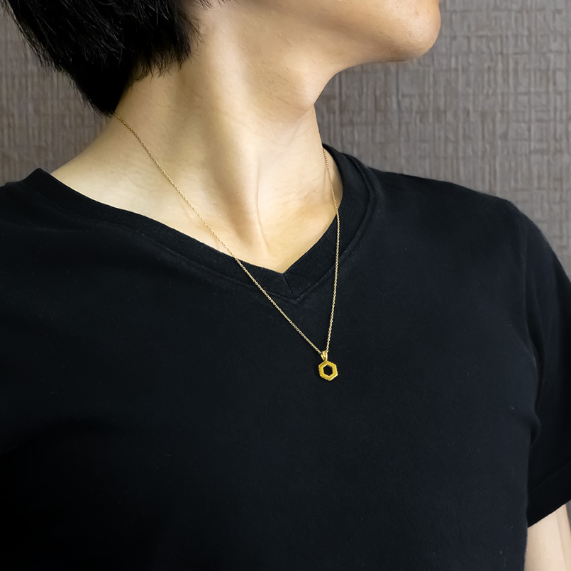24金 ネックレス 純金 ペンダントトップ 六角形 金 ゴールド 24k ヘキサゴン ミル打ち お守り あすつく 男女兼用 シンプル 人気 おしゃれ 送料無料 セール saleの画像