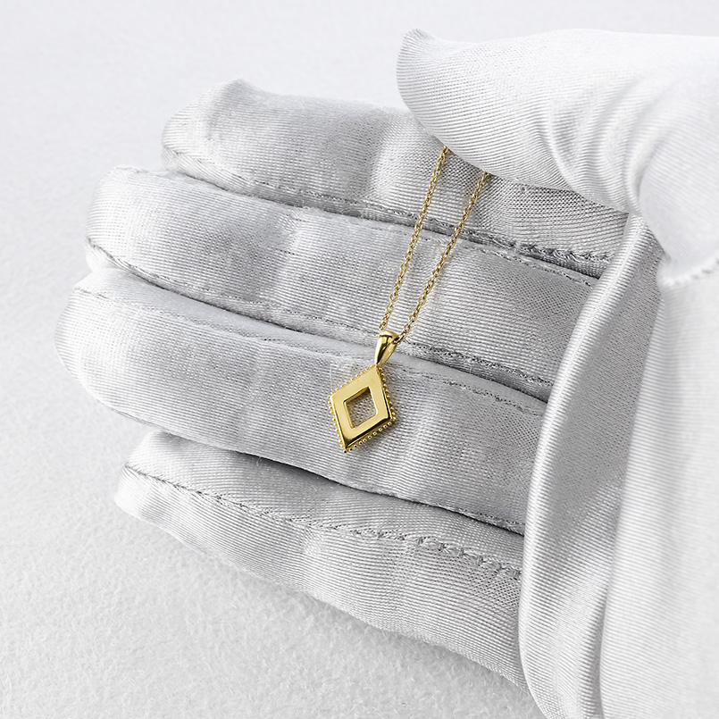 24金 ネックレス 純金 ペンダントトップ ひし形 金 ゴールド 24k 菱形 ミル打ち お守り あすつく シンプル 人気 おしゃれ 男女兼用 送料無料 セール saleの画像