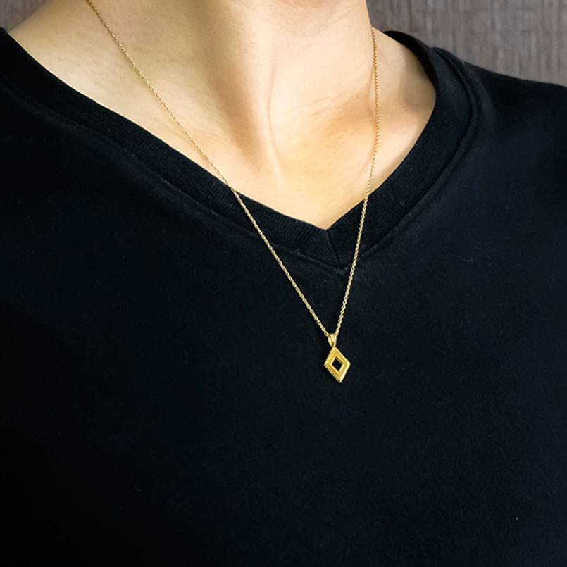 24金 ネックレス 純金 レディース ペンダントトップ ひし形 金 ゴールド 24k 菱形 ミル打ち お守り シンプル 人気 おしゃれ 送料無料 セール saleの画像