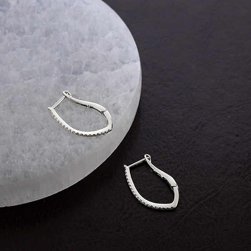 プラチナ フープピアス ダイヤモンド 0.2ct レディース 大ぶり pt900 バネ式 ピアス フープ ペア シンプル 人気 おしゃれ あすつく 送料無料 セール saleの画像