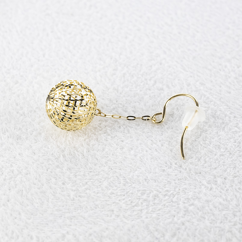 18金 ピアス 丸玉 透かし ロングピアス レディース ペア 揺れる ゆれる ゴールド 18k イエローゴールドK18 カット フックピアス あすつく 送料無料 セール saleの画像