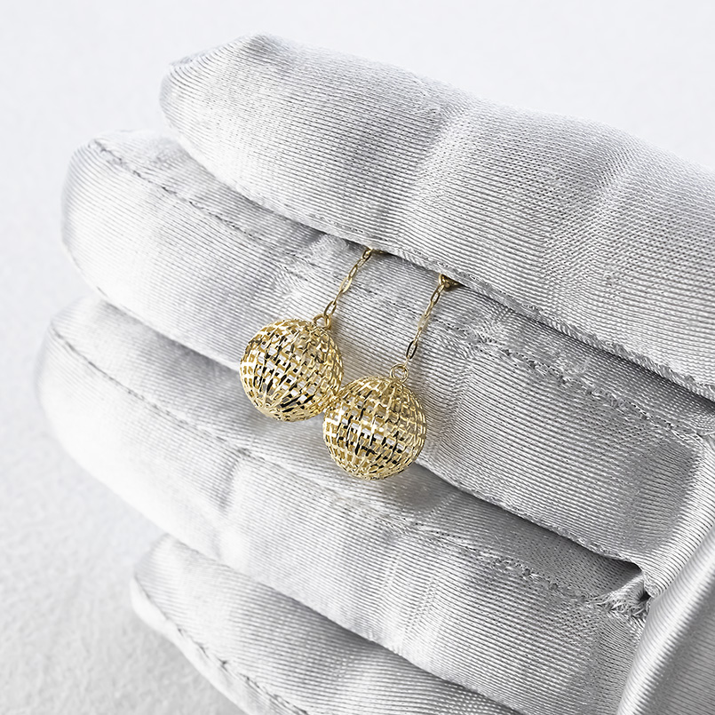 18金 ピアス 丸玉 透かし ロングピアス レディース ペア 揺れる ゆれる ゴールド 18k イエローゴールドK18 カット フックピアス あすつく 送料無料 セール saleの画像