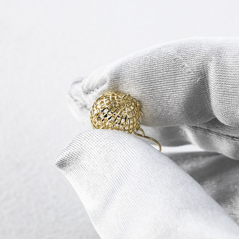 18金 ピアス 丸玉 透かし ロングピアス レディース ペア 揺れる ゆれる ゴールド 18k イエローゴールドK18 カット フックピアス あすつく 送料無料 セール saleの画像
