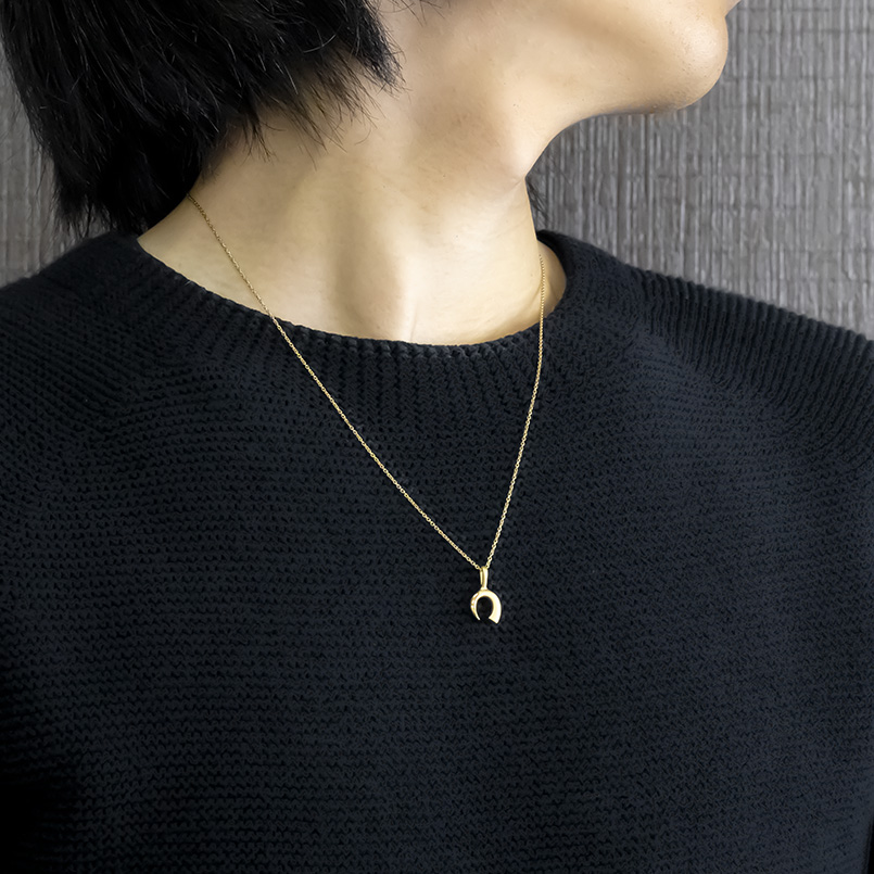 24金 ネックレス 純金 ペンダントトップ 馬蹄 牙 金 ゴールド 24k お守り ホースシュー 蹄鉄 キバ シンプル 人気 おしゃれ 男女兼用 送料無料 セール saleの画像