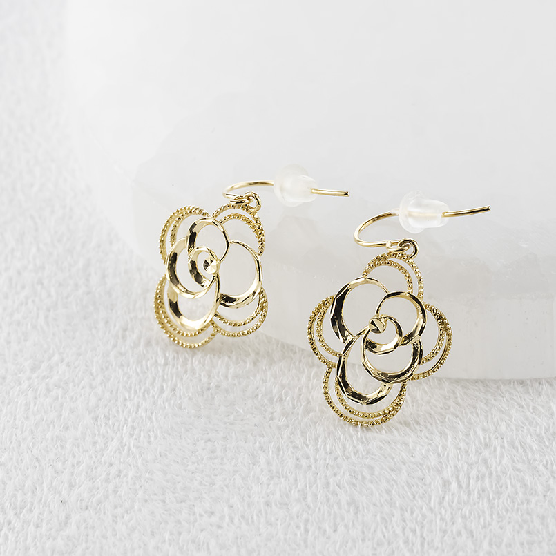 18金 ピアス 花 フラワー レディース ペア 揺れる ゆれる ミル打ち ゴールド 18k イエローゴールドK18 カット フックピアス あすつく 送料無料 セール saleの画像