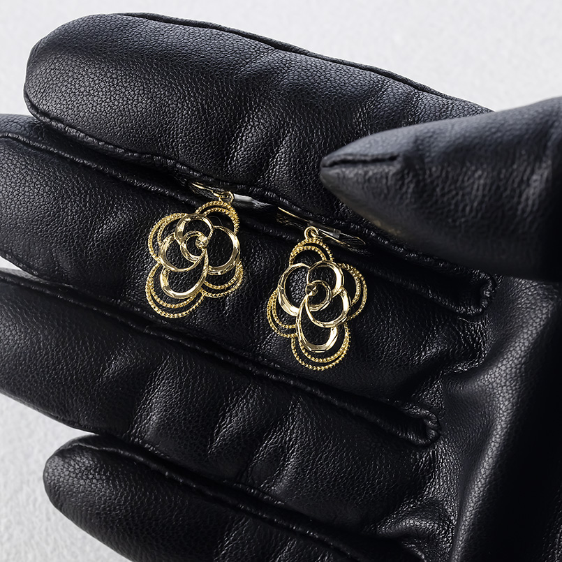 18金 ピアス 花 フラワー レディース ペア 揺れる ゆれる ミル打ち ゴールド 18k イエローゴールドK18 カット フックピアス あすつく 送料無料 セール saleの画像