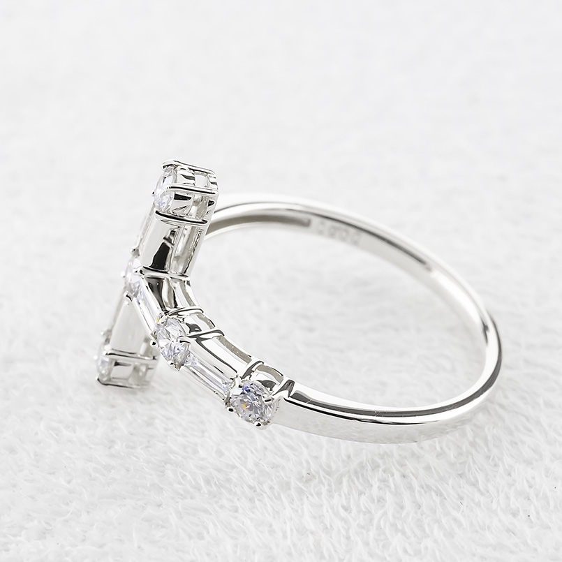プラチナ リング クロス ダイヤモンド バケット 0.5ct 13号 レディース pt900 十字架 指輪 婚約指輪 シンプル おしゃれ 人気 あすつく 送料無料 セール saleの画像