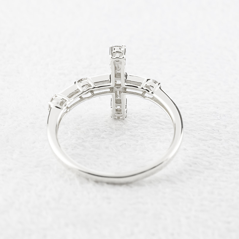 プラチナ リング クロス ダイヤモンド バケット 0.5ct 13号 レディース pt900 十字架 指輪 婚約指輪 シンプル おしゃれ 人気 あすつく 送料無料 セール saleの画像