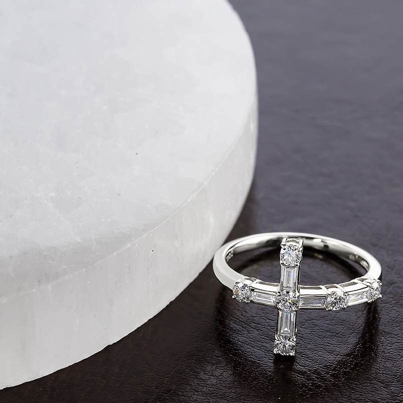 プラチナ リング クロス ダイヤモンド バケット 0.5ct 13号 レディース pt900 十字架 指輪 婚約指輪 シンプル おしゃれ 人気 あすつく 送料無料 セール saleの画像