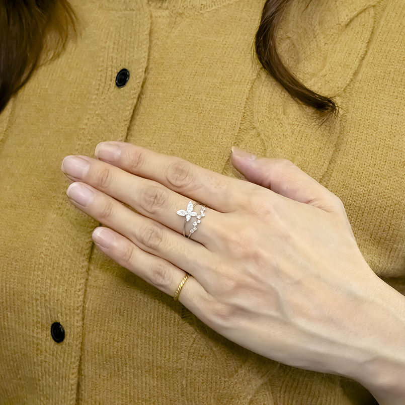 プラチナ リング 蝶 ダイヤモンド 0.30ct 2連 pt900 指輪 ピンキーリング 婚約指輪 バタフライ 人気 シンプル おしゃれ 送料無料 男女兼用 セール saleの画像