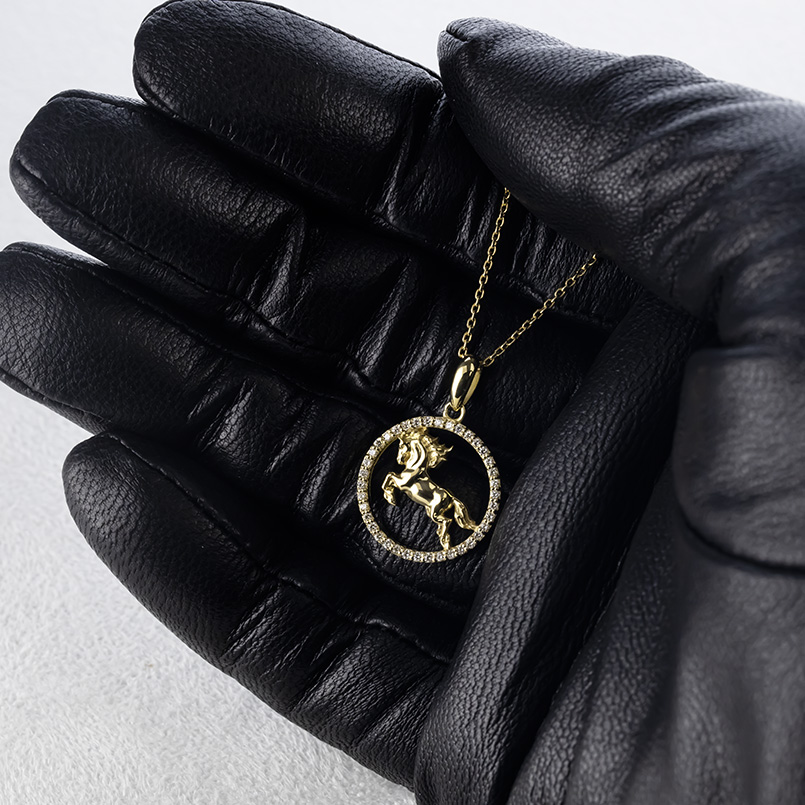 18金 馬 ネックレス トップ ダイヤモンド ペンダントトップ ゴールド 18k 金 ホース サークル 取り巻き 2026年 午年 男女兼用 あすつく 送料無料 セール saleの画像