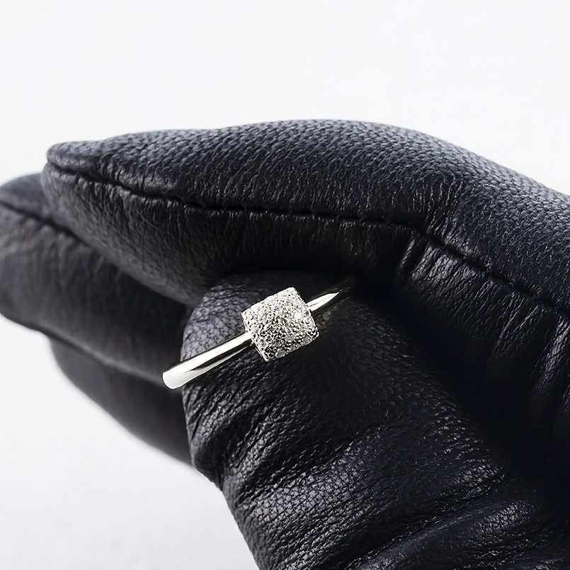 プラチナ パヴェ ピンキーリング ダイヤモンド 0.10ct レディース 太め pt900 スクエア 四角 指輪 ダイヤ リング 婚約指輪 シンプル 人気 送料無料 セール saleの画像