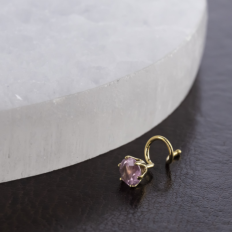 18金 ピアス ピンクスピネル ミルキー レディース 片耳 ゴールド 18k つけっぱなし 簡単装着 キャッチのいらないピアス キャッチナッシャー あすつく セールの画像
