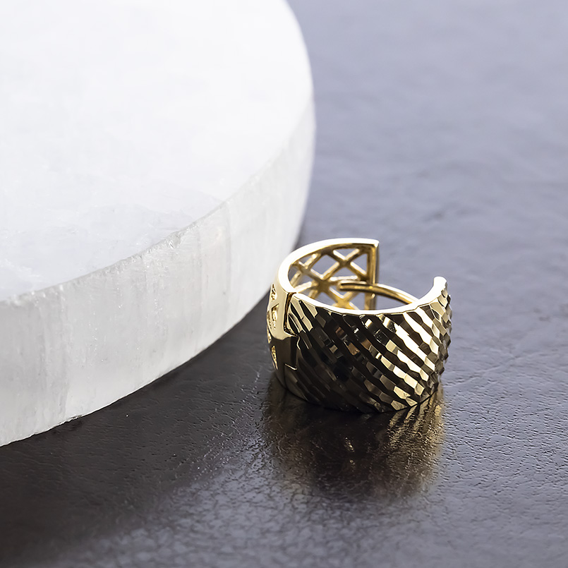 18金 フープピアス レディース 片耳 中折れ式 ピアス 幅広 透かし ゴールド 18k ミラーカット イエローゴールドk18 地金 人気 あすつく 送料無料 セール saleの画像