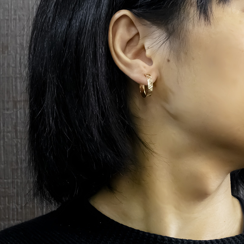 18金 フープピアス メンズ ピアス  ペア 大ぶり 幅広 ゴールド 18k クロスカット イエローゴールドk18 地金 シンプル あすつく 送料無料 セール saleの画像