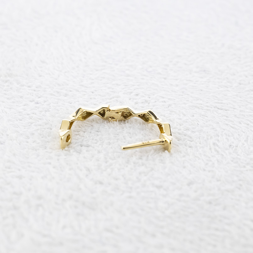 18金 フープピアス 片耳 レディース 地金 金 ゴールド 18k イエローゴールドk18 小さい ピアス 普段使い ダイヤ柄 シンプル 人気 あすつく 送料無料 セール saleの画像
