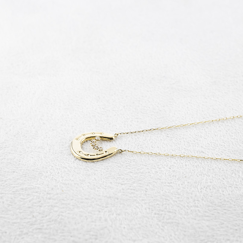 18金 ネックレス 馬蹄 ダイヤモンド ペンダントトップ レディース 大ぶり ゴールド 18k 小豆 チェーン スライド式 ホースシュー あすつく 送料無料 セールの画像