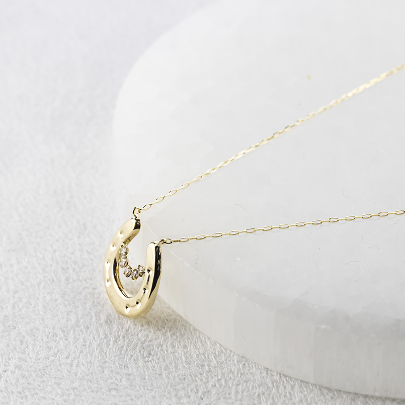 18金 ネックレス 馬蹄 ダイヤモンド ペンダントトップ レディース 大ぶり ゴールド 18k 小豆 チェーン スライド式 ホースシュー あすつく 送料無料 セールの画像