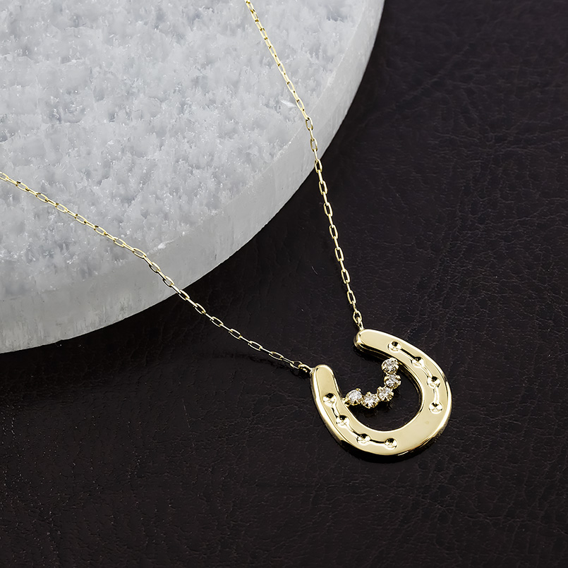 18金 ネックレス 馬蹄 ダイヤモンド ペンダントトップ レディース 大ぶり ゴールド 18k 小豆 チェーン スライド式 ホースシュー あすつく 送料無料 セールの画像