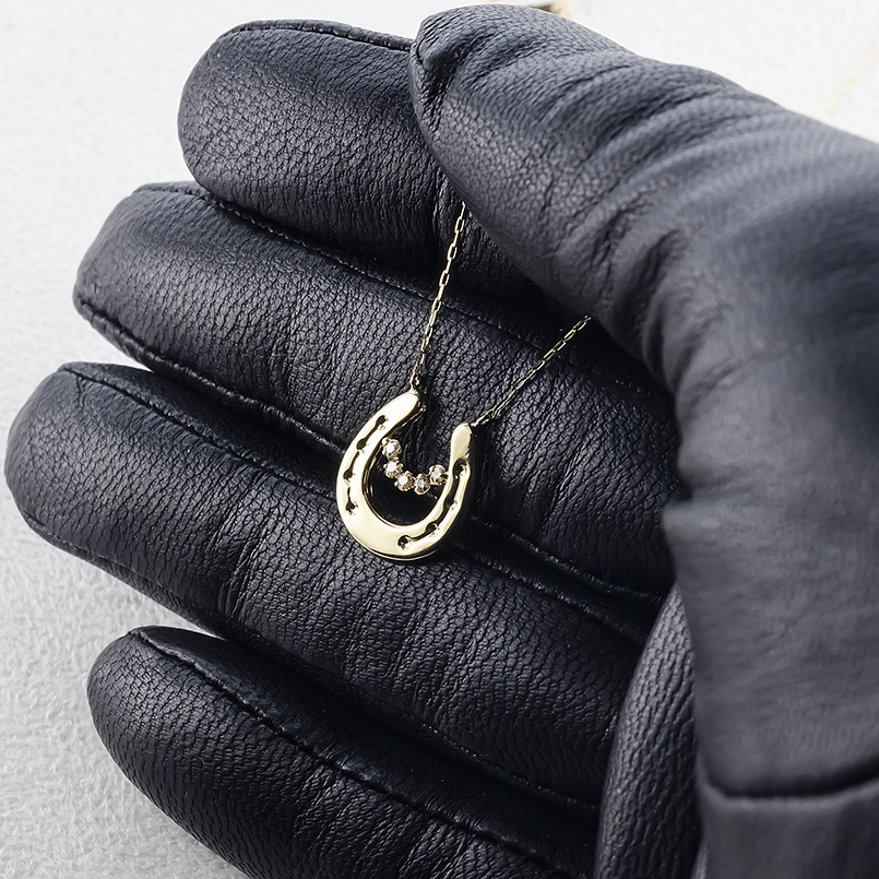 18金 ネックレス 馬蹄 ダイヤモンド ペンダントトップ レディース 大ぶり ゴールド 18k 小豆 チェーン スライド式 ホースシュー あすつく 送料無料 セールの画像