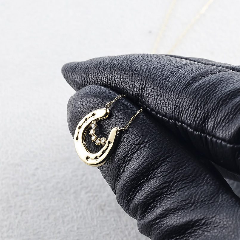 18金 ネックレス 馬蹄 ダイヤモンド ペンダントトップ レディース 大ぶり ゴールド 18k 小豆 チェーン スライド式 ホースシュー あすつく 送料無料 セールの画像