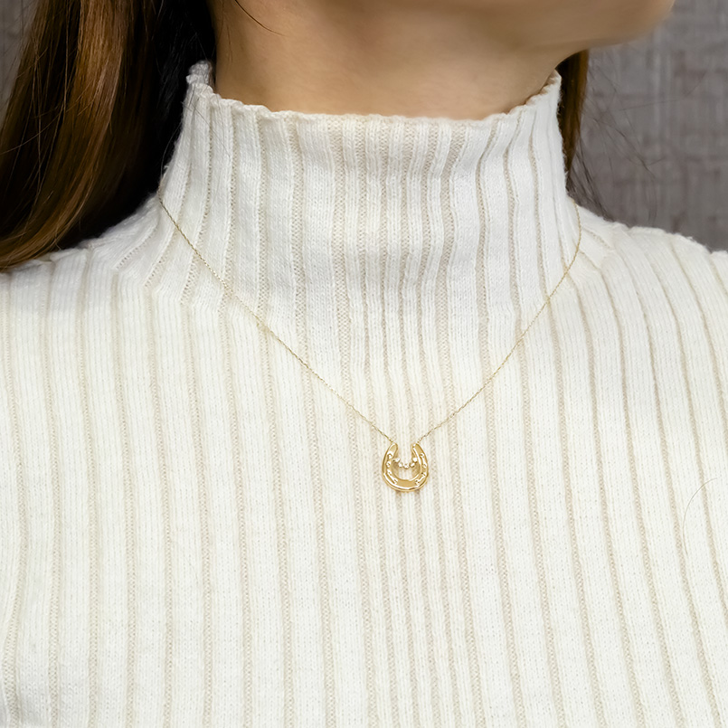 18金 ネックレス 馬蹄 ダイヤモンド ペンダントトップ レディース 大ぶり ゴールド 18k 小豆 チェーン スライド式 ホースシュー あすつく 送料無料 セールの画像