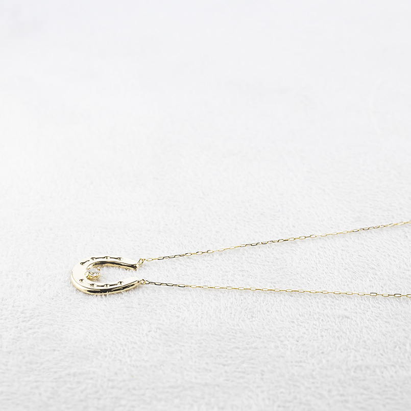18金 ネックレス 馬蹄 ダイヤモンド 一粒 ペンダントトップ レディース 大ぶり ゴールド 18k 小豆 チェーン スライド式 ホースシュー あすつく 送料無料 セールの画像