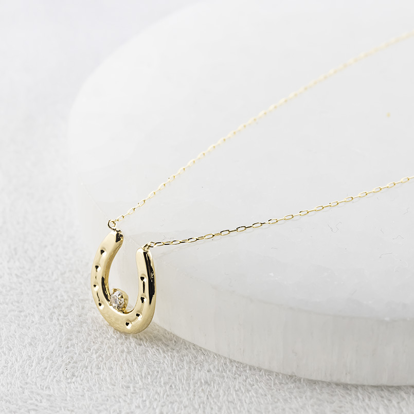 18金 ネックレス 馬蹄 ダイヤモンド 一粒 ペンダントトップ レディース 大ぶり ゴールド 18k 小豆 チェーン スライド式 ホースシュー あすつく 送料無料 セールの画像