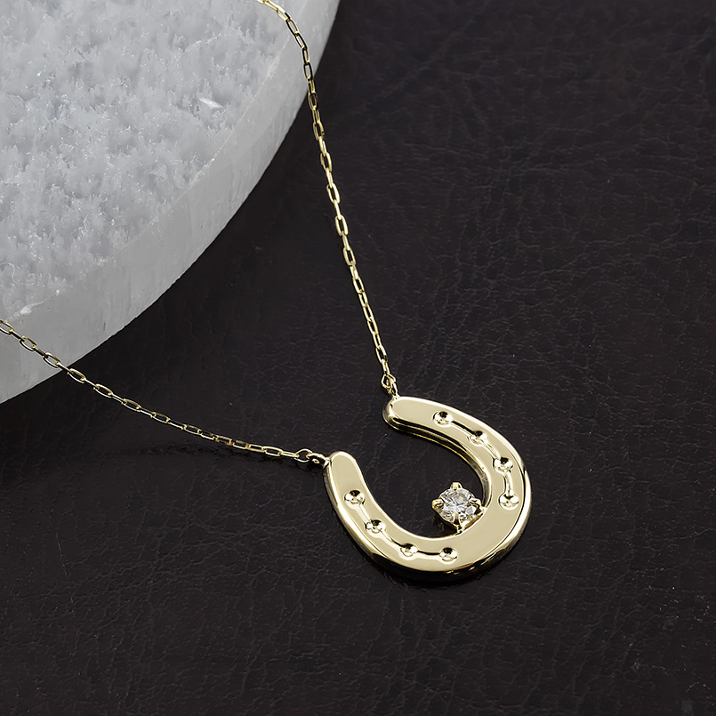 18金 ネックレス 馬蹄 ダイヤモンド 一粒 ペンダントトップ レディース 大ぶり ゴールド 18k 小豆 チェーン スライド式 ホースシュー あすつく 送料無料 セールの画像