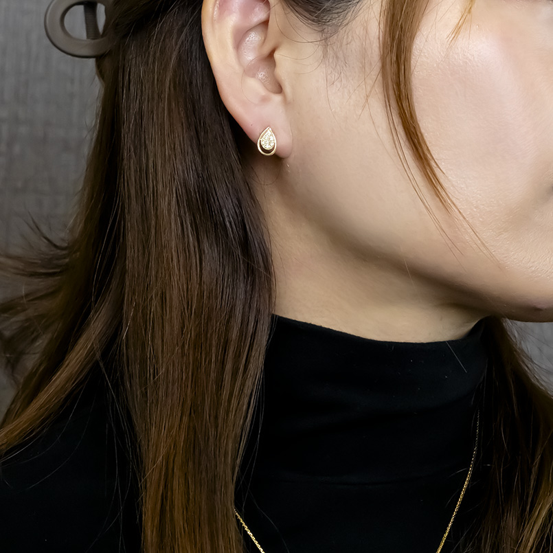 18金 ピアス ダイヤモンド ドロップ レディース 片耳 ゴールド 18k つけっぱなし 簡単装着 キャッチのいらないピアス キャッチナッシャー あすつく 送料無料の画像