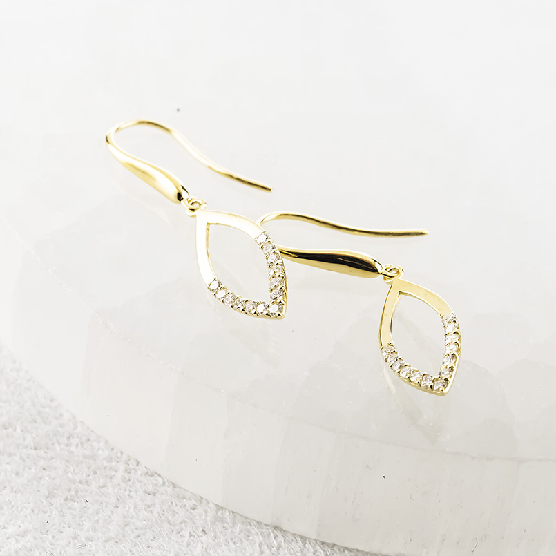 18金 ピアス ダイヤモンド ペア 揺れる ゆれる ゴールド 18k マーキス フックピアス シンプル シンプル 人気 男女兼用 あすつく 送料無料 セール saleの画像