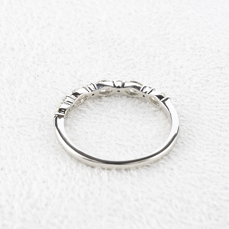 プラチナ リング ダイヤモンド 0.5ct レディース pt900 13号 普段使い 重ねづけ レイヤードリング ピンキーリング 婚約指輪 人気 あすつく 送料無料 セール saleの画像