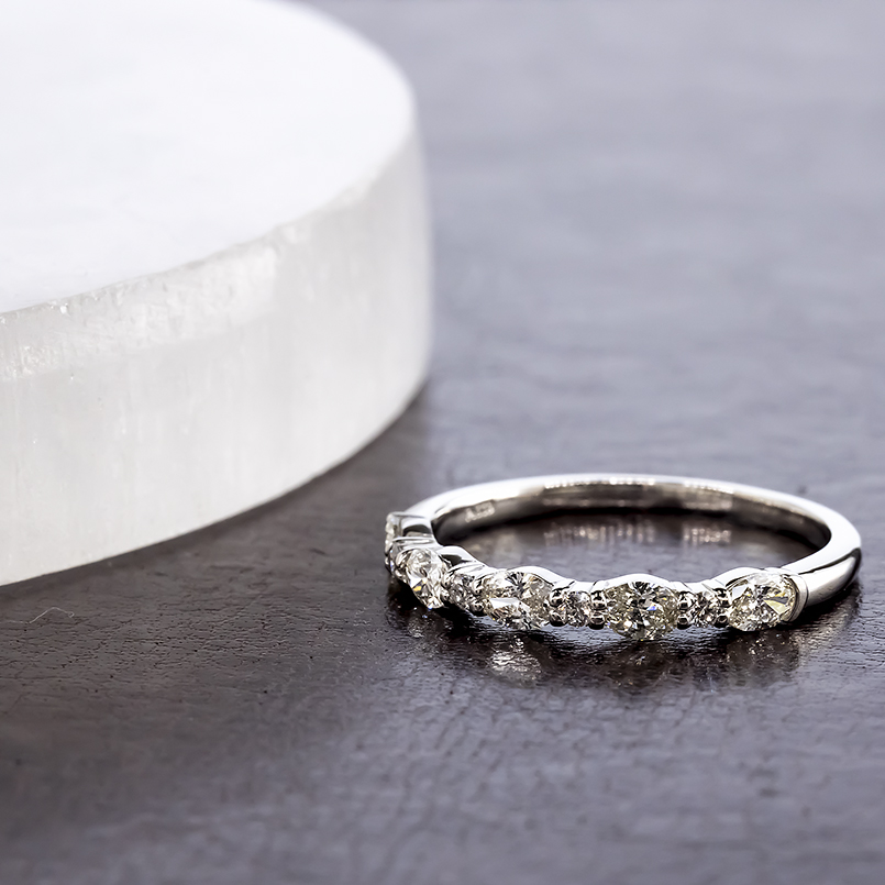 プラチナ リング ダイヤモンド 0.5ct レディース pt900 13号 普段使い 重ねづけ レイヤードリング ピンキーリング 婚約指輪 人気 あすつく 送料無料 セール saleの画像